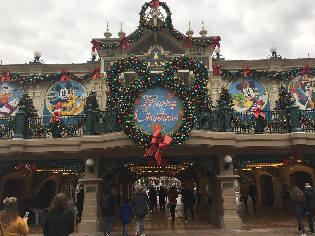 F&B'S Home Disneyland Paris Serris Exterior photo